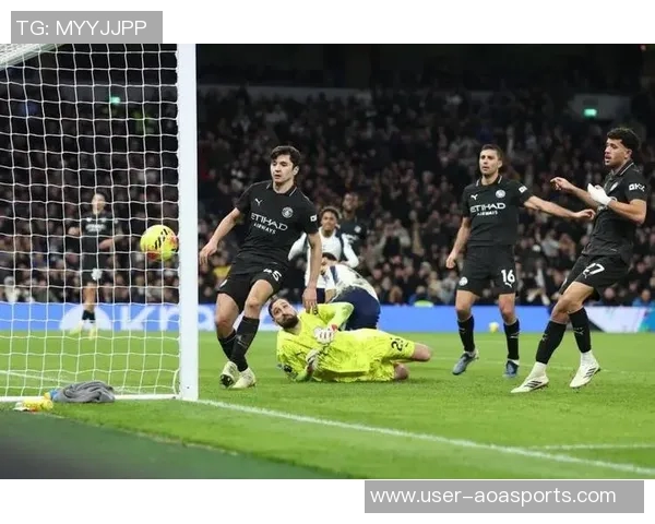 英超战报曼联强势取胜维拉失分曼城客场逆袭热刺展现实力